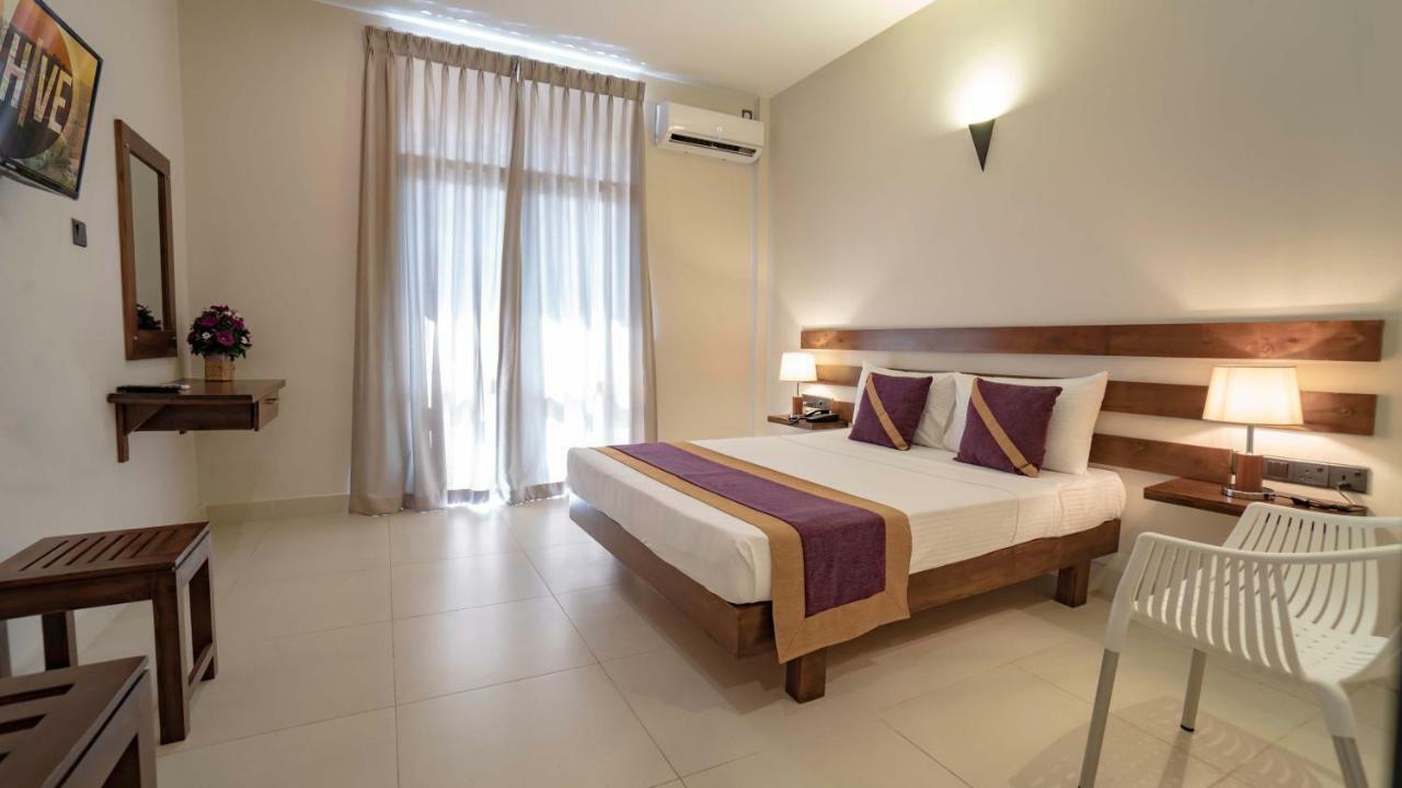 Hive 68 - Hotel And Resorts Negombo Bagian luar foto